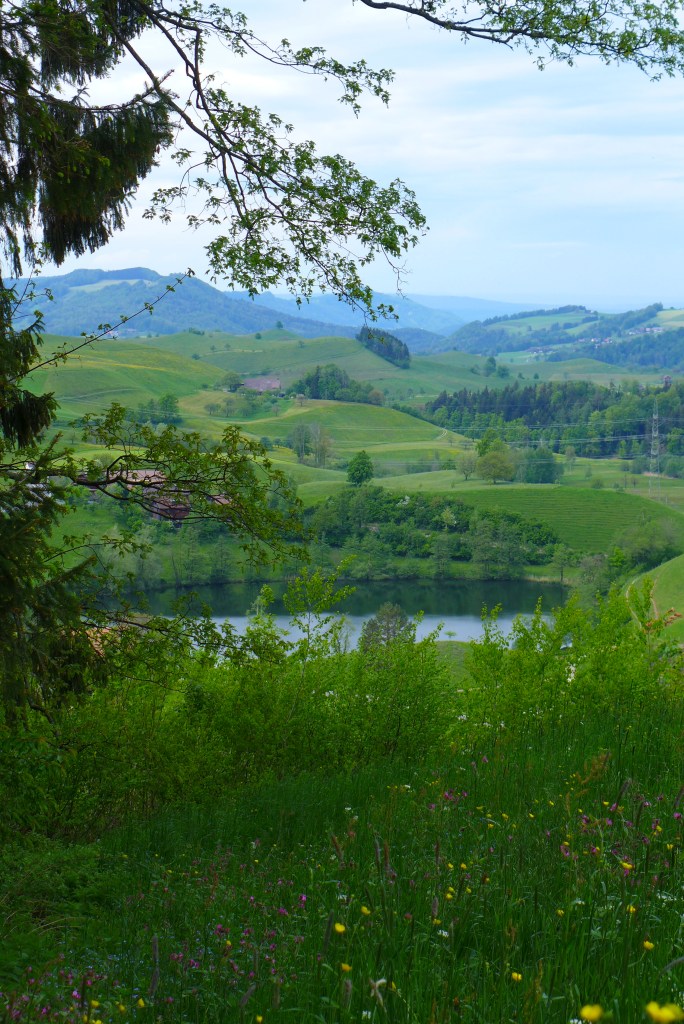 I forgot the name of this little lake...