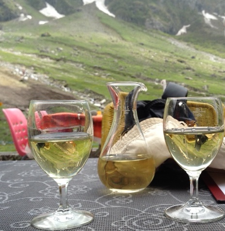Good thing about hiking in Switzerland is that you are never very far from a little alpine refreshment hut